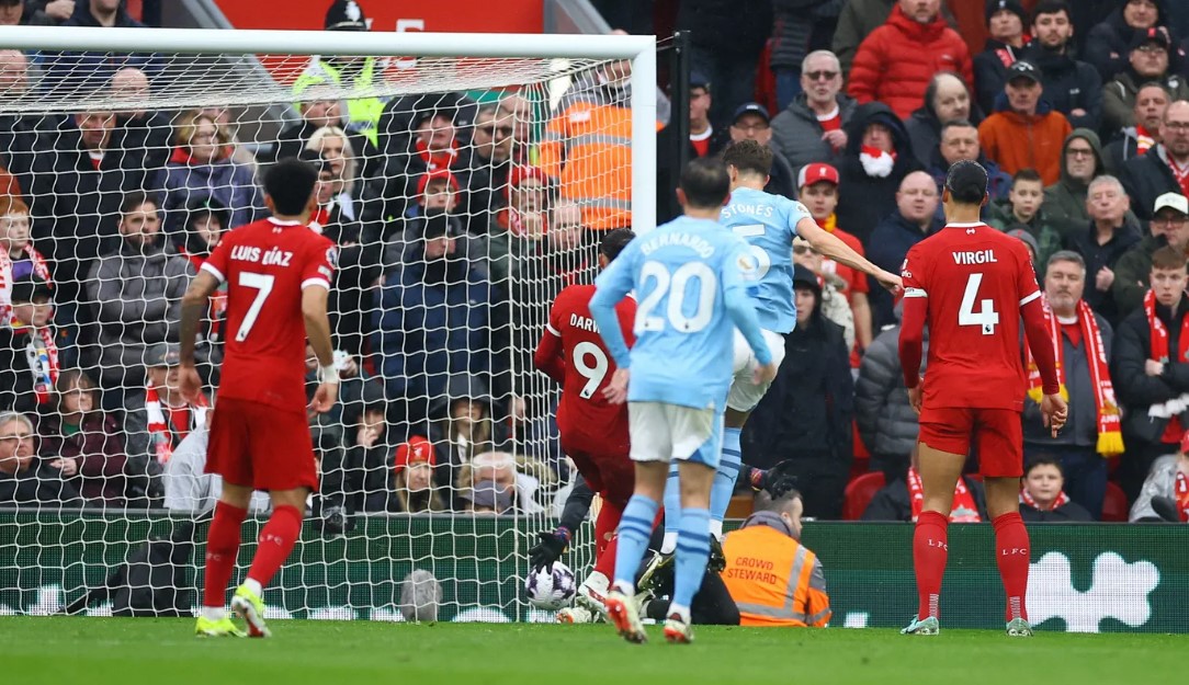 Hòa Man City, Liverpool mất ngôi đầu bảng vào tay Arsenal- Ảnh 2.