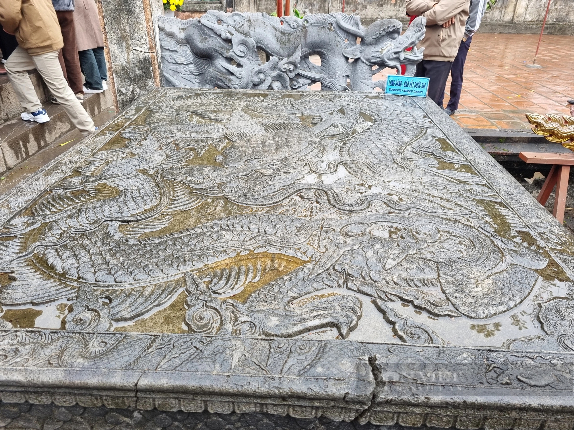 Xôn xao chuyện Bảo vật quốc gia bằng đá, hễ gặp nước là nổi hình rồng cuộn tại đền thờ vua Đinh ở Ninh Bình- Ảnh 8.