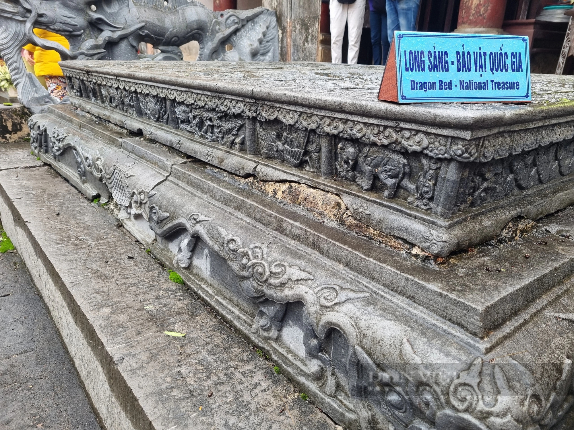 Xôn xao chuyện Bảo vật quốc gia bằng đá, hễ gặp nước là nổi hình rồng cuộn tại đền thờ vua Đinh ở Ninh Bình- Ảnh 9.