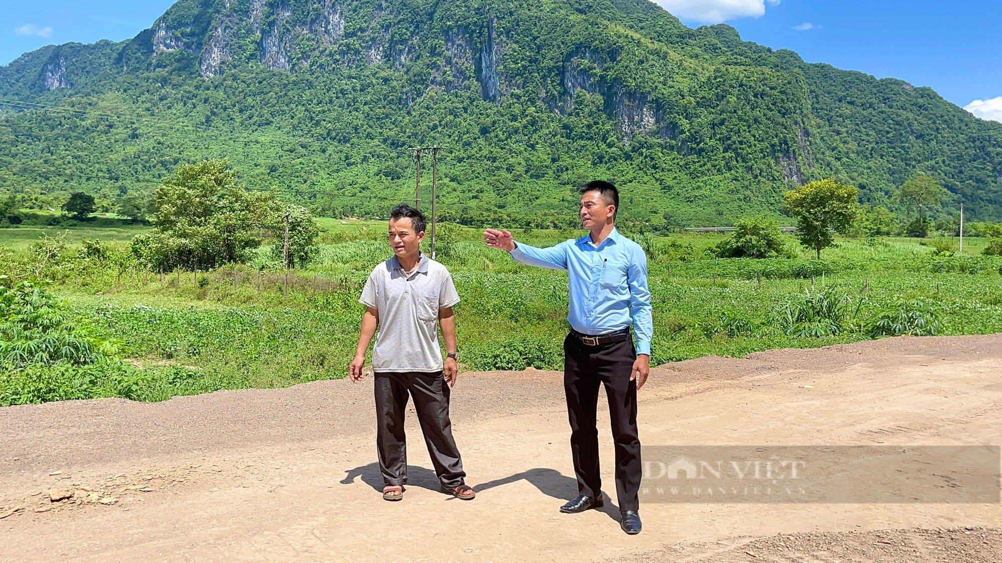 Người Bru Vân Kiều ở Quảng Bình hiến đất làm đường nông thôn mới, bản làng đẹp hẳn, ô tô vào tận nơi- Ảnh 3.
