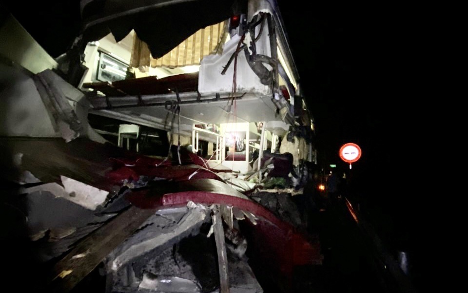Vụ tai nạn khiến 2 người chết, 9 người bị thương trên cao tốc Cam Lộ- La Sơn: Làm rõ nguyên nhân