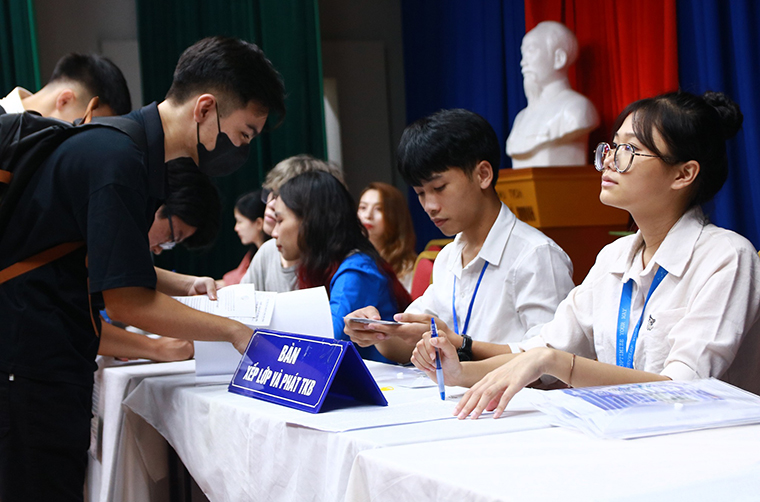 Tuyển sinh đại học 2024: “Cuộc chạy đua” mở ngành mới ở những trường top đầu - Ảnh 1.