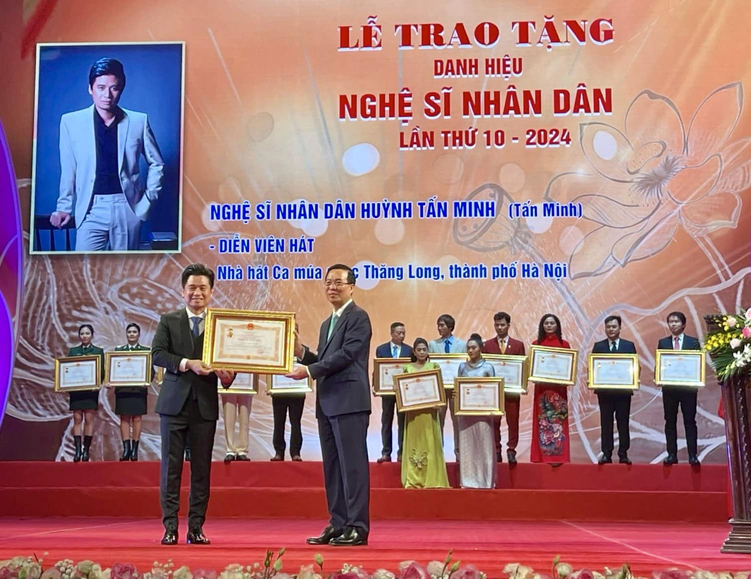 Tâm sự đặc biệt của Thu Huyền khi nhận danh hiệu NSND cùng Tấn Minh đúng 20 năm ngày cưới- Ảnh 1.