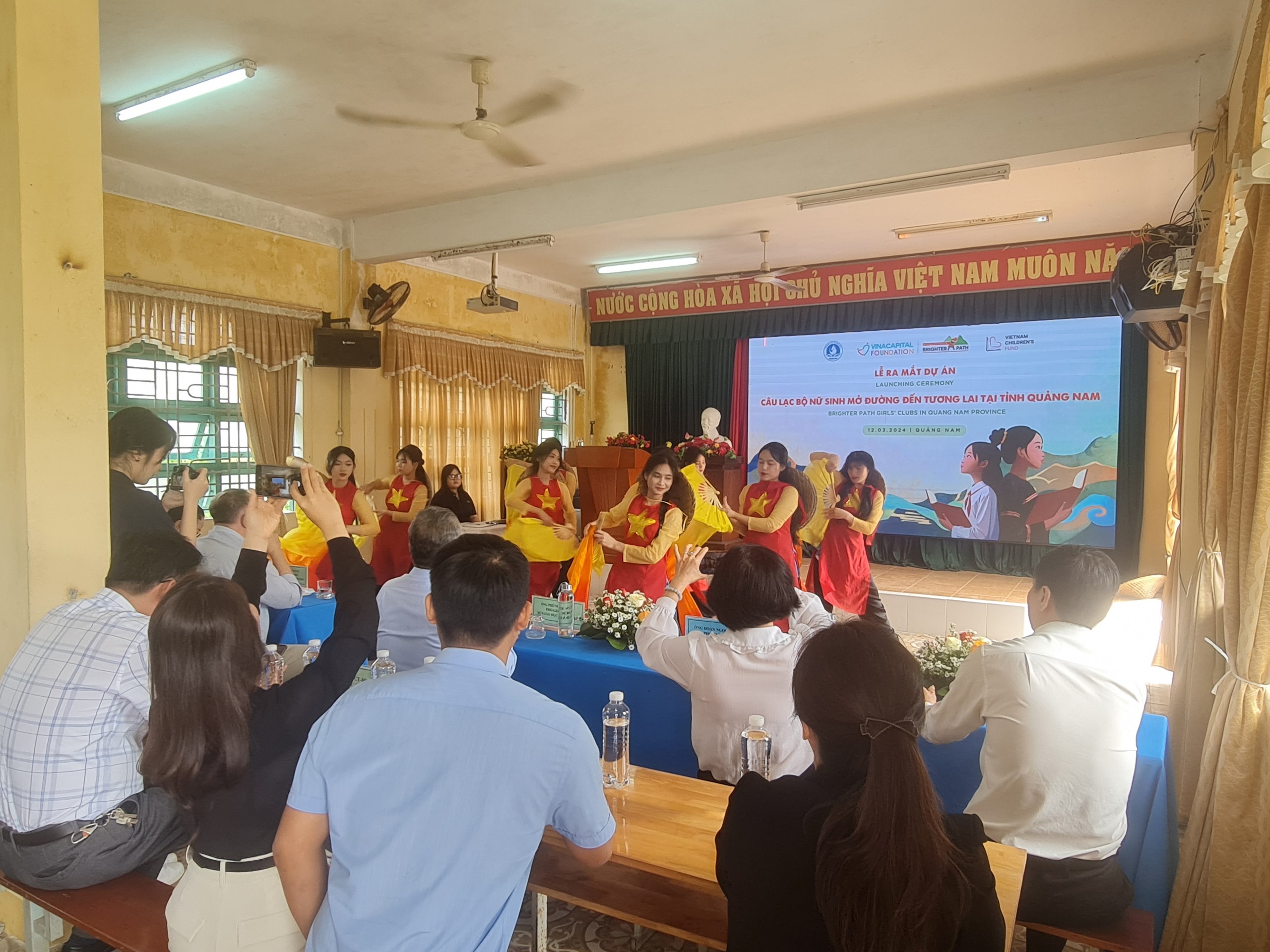Tổ chức VinaCapital Foundation triển khai 6 câu lạc bộ nữ sinh mở đường đến tương lai tại Quảng Nam- Ảnh 1.