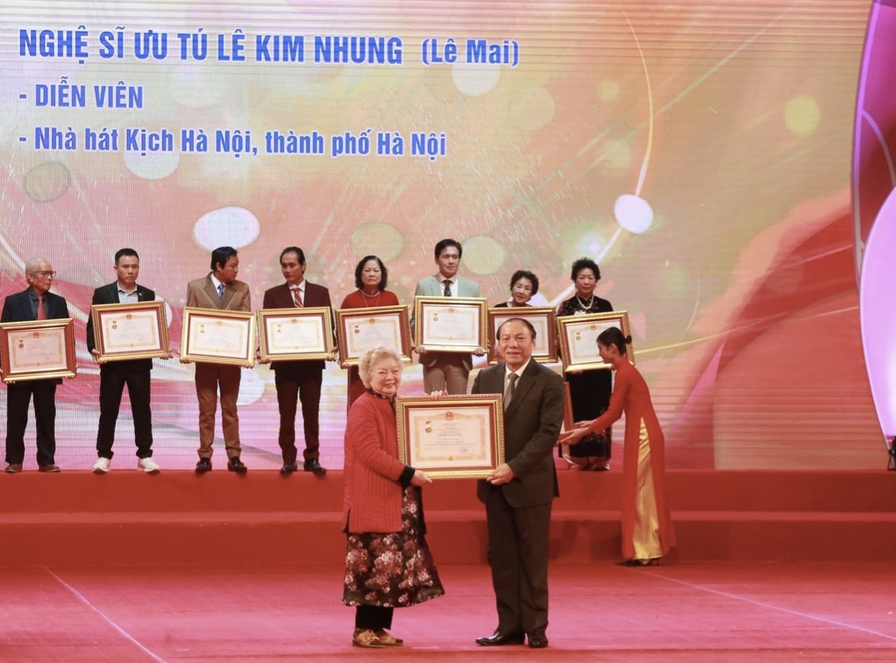 Ba gia đình có cả bố, mẹ và con được trao tặng danh hiệu Nghệ sĩ Nhân dân, Nghệ sĩ Ưu tú- Ảnh 2.
