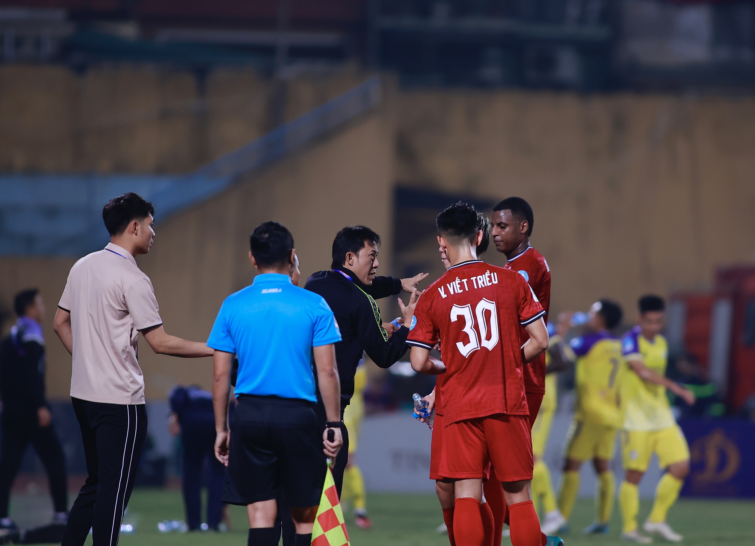 HLV Troussier dự khán, Hà Nội FC đánh bại Hồng Lĩnh Hà Tĩnh- Ảnh 12.
