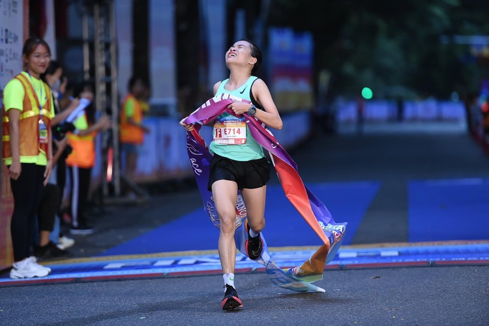 Tiền Phong Marathon 2024: Chờ "cô bé hạt tiêu" Lê Thị Tuyết phá kỷ lục trên sân nhà- Ảnh 3.