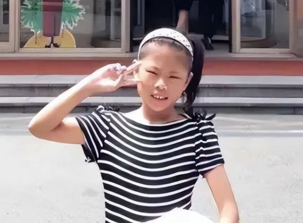 Nhan sắc khác lạ của hot girl Trung Quốc "nghiện" dao kéo từ năm 13 tuổi- Ảnh 1.