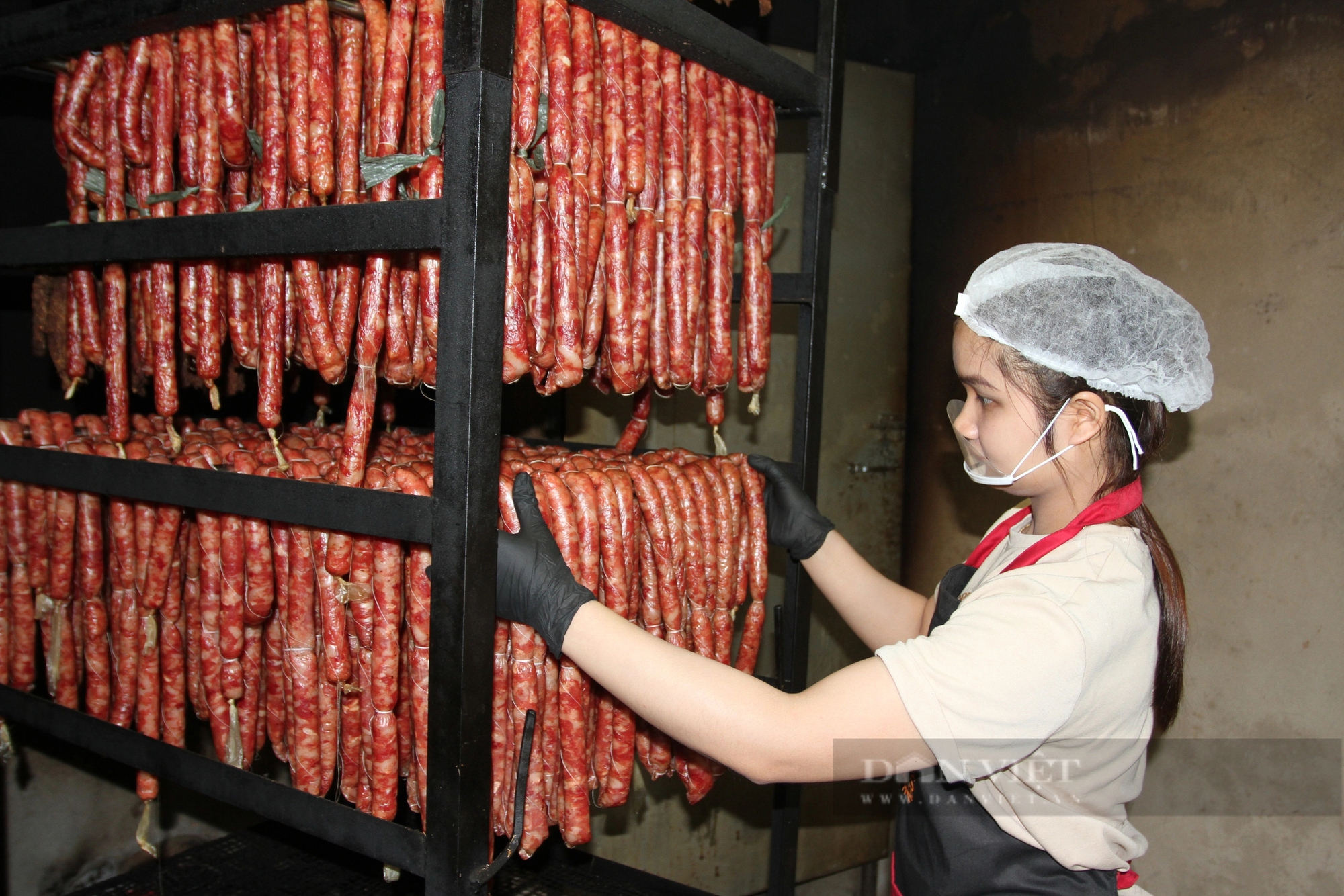Chỉ nhờ online, cô gái gen Z ở Thái Nguyên bán lạp sườn, thịt lợn gác bếp khắp cả nước- Ảnh 5.