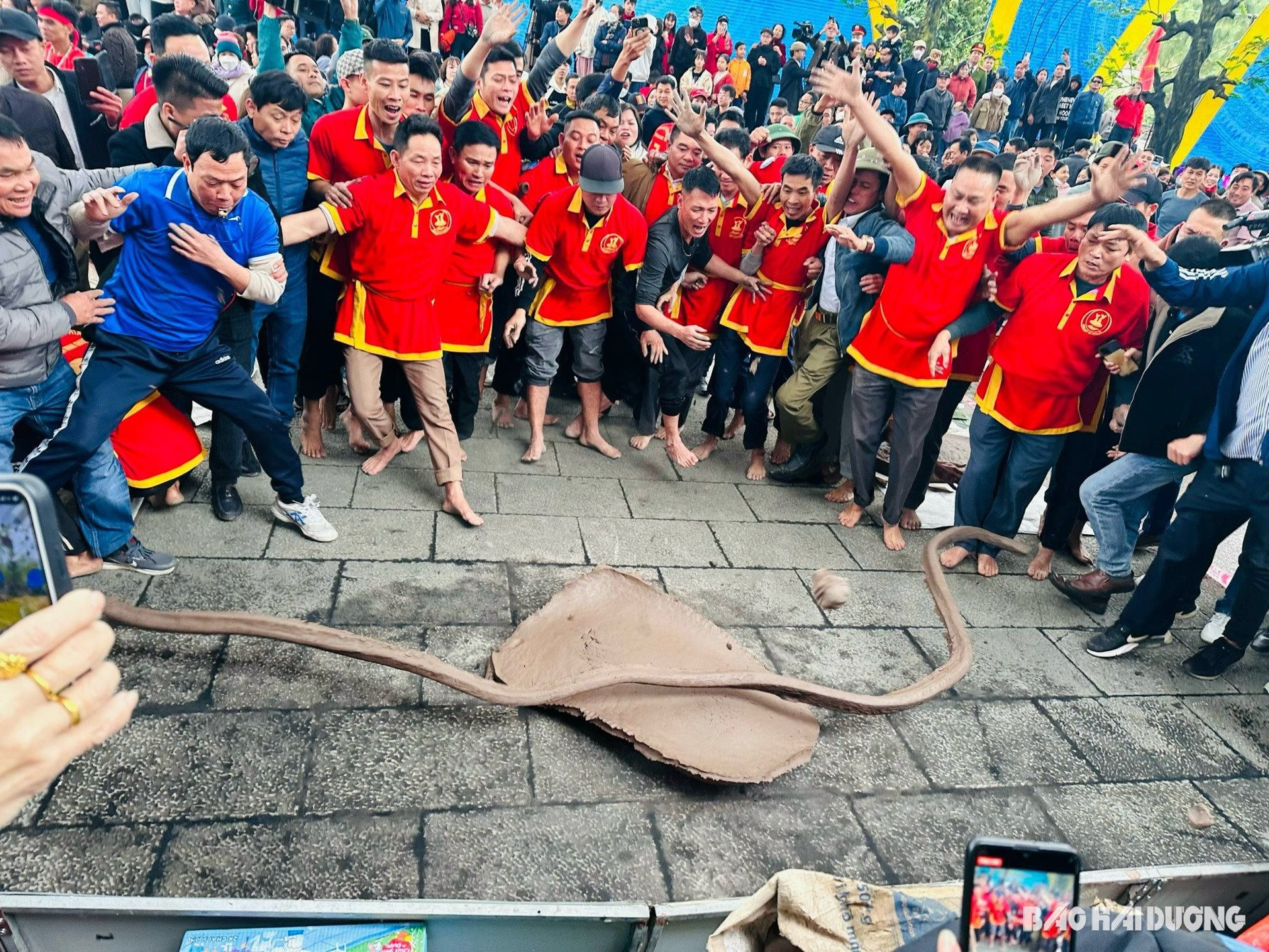 Nơi đầu tiên và duy nhất của tỉnh Hải Dương, có một trò chơi dân gian, một ngôi đình, một ngôi đền được 'gắn sao'- Ảnh 1.