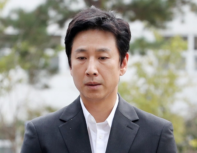 Kẻ tống tiền cố tài tử Lee Sun Kyun bị xét xử- Ảnh 1.