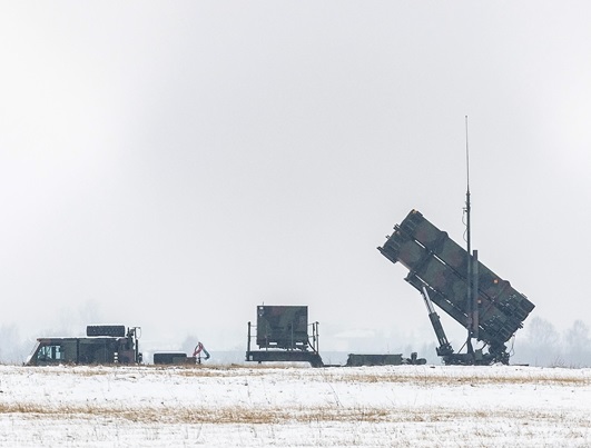 Nga bắn rơi 2 trực thăng Ukraine, tấn công hệ thống phòng không Patriot tối tân của Mỹ ở Kharkov - Ảnh 1.