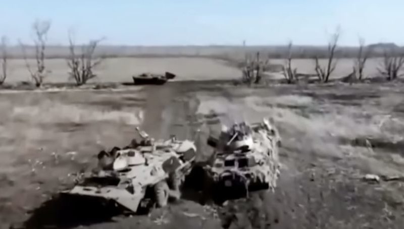 Ukraine phục kích tuyến đường tiếp tế của Nga, phá hủy nhiều thiết giáp gần Bakhmut- Ảnh 1.