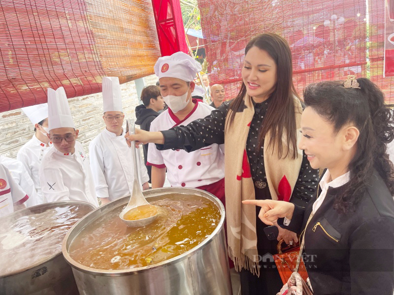 Hàng nghìn người thích thú trải nghiệm, thưởng thức phở tại ngày tôn vinh các nghệ nhân làng phở Vân Cù- Ảnh 4.