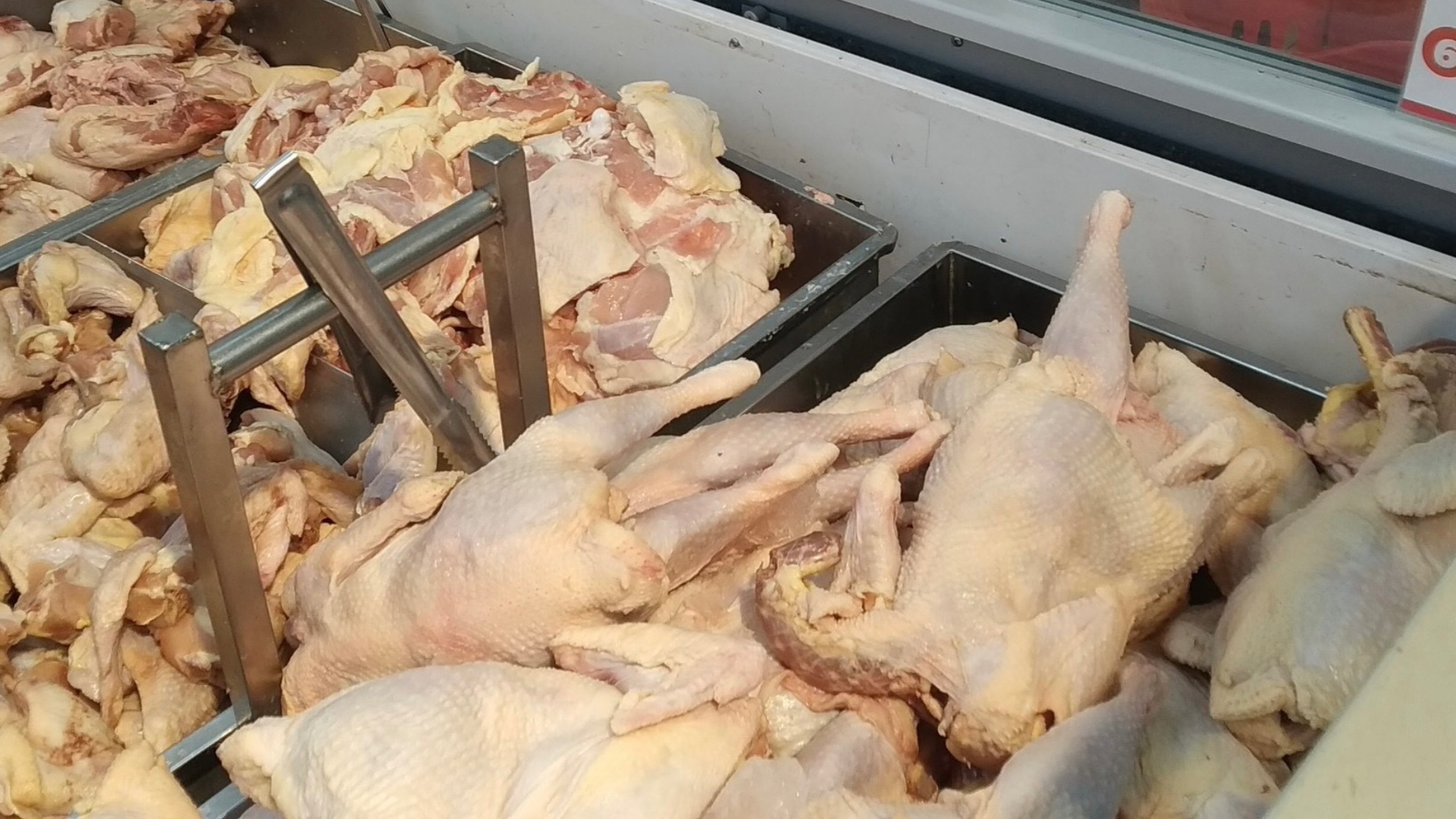 Kỳ lạ: Đất nước có gần 30 triệu con lợn, 559 triệu con gà vịt, vẫn mạnh tay nhập gà thải, thịt đông lạnh- Ảnh 1.
