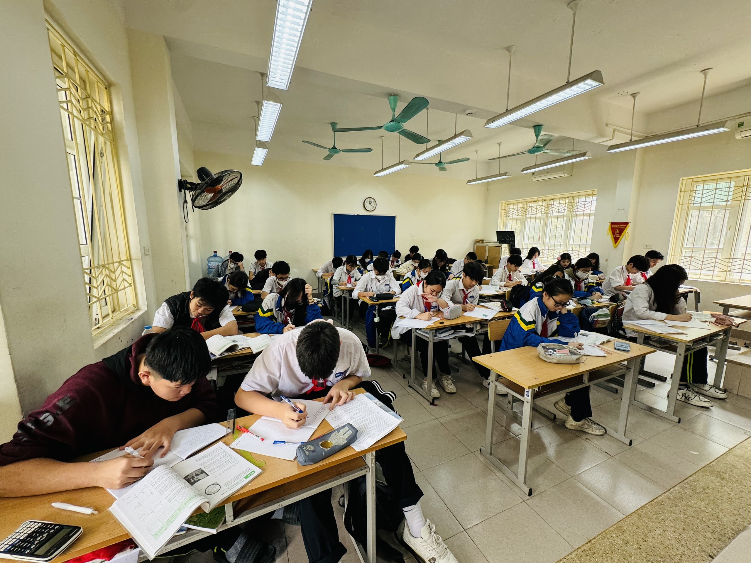 Loạt các tỉnh bỏ tuyển thẳng IELTS, Hà Nội ngóng công bố môn thi vào lớp 10- Ảnh 2.