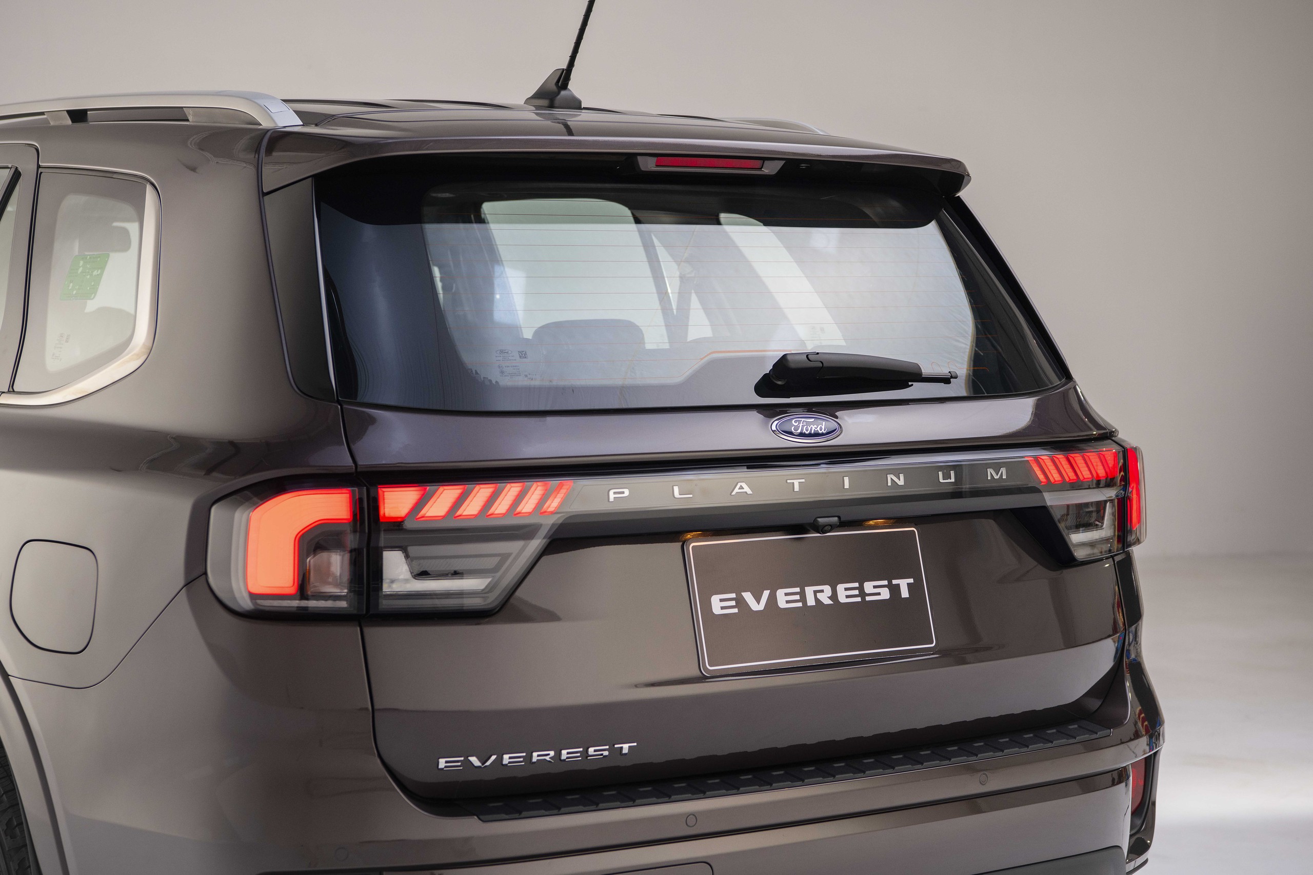 Ford Everest Platinum và Ranger Stormtrak ra mắt Việt Nam, thêm lựa chọn mới cho khách hàng- Ảnh 3.