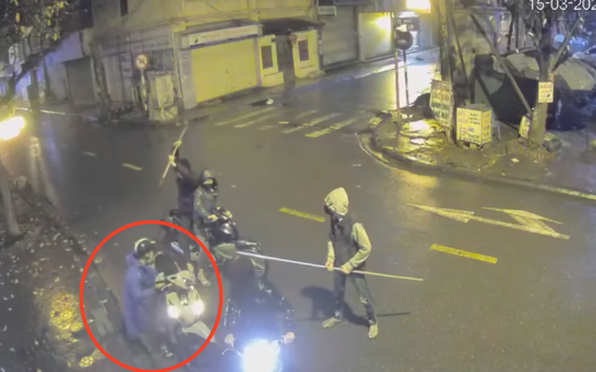 Nhóm thanh niên cầm phóng lợn chặn xe, cướp tài sản giữa đường ở Hà Nội bị bắt