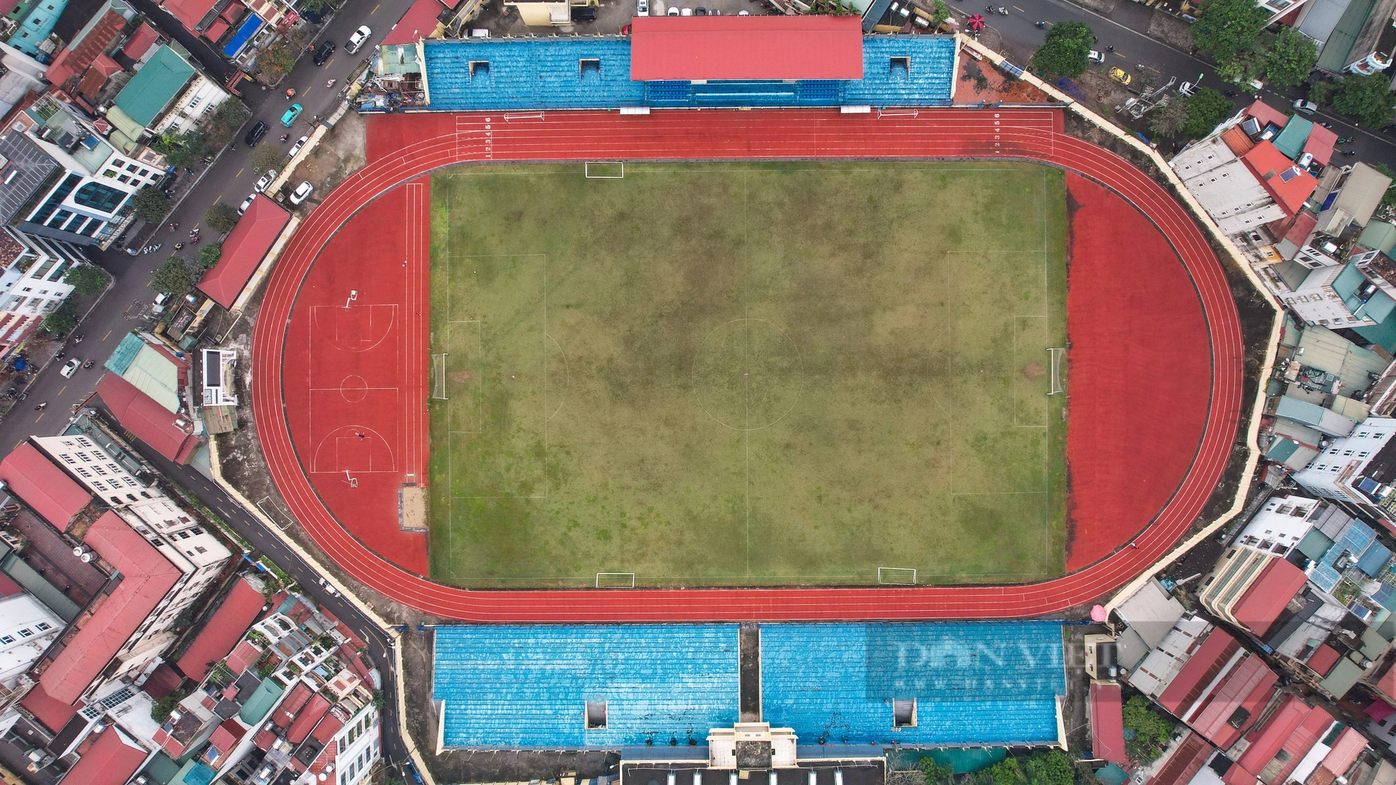 Hiện trạng sân vận động Hà Đông trước thông tin được tổ chức V-League- Ảnh 2.