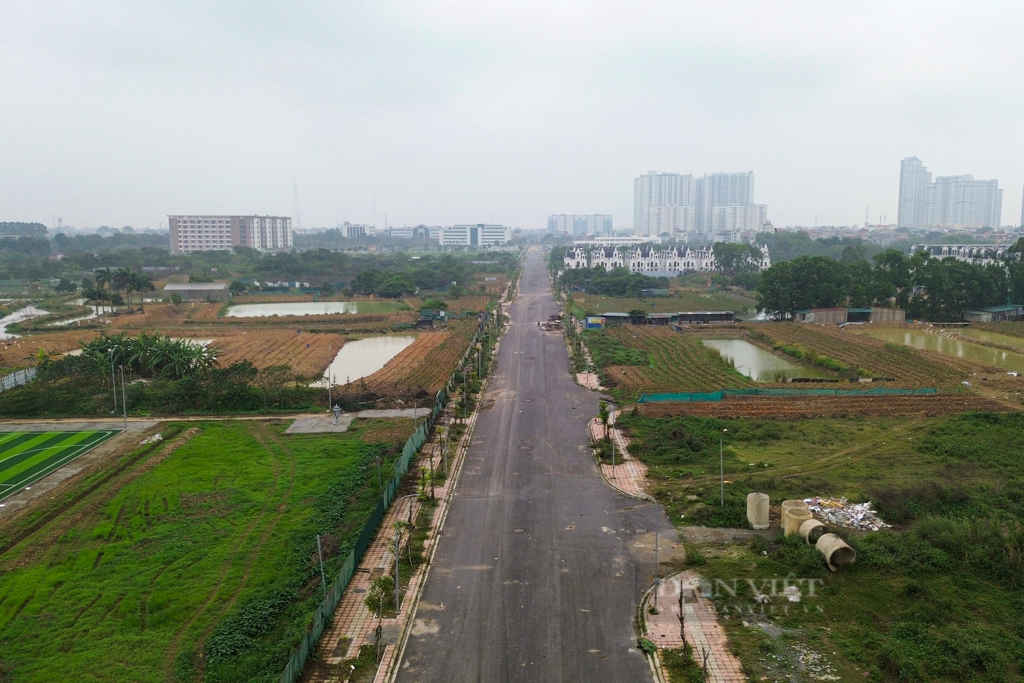 Toàn cảnh tuyến đường dài 1,3 km “lỡ hẹn” gần 2 năm vẫn chưa thể thông xe tại Hà Nội- Ảnh 2.