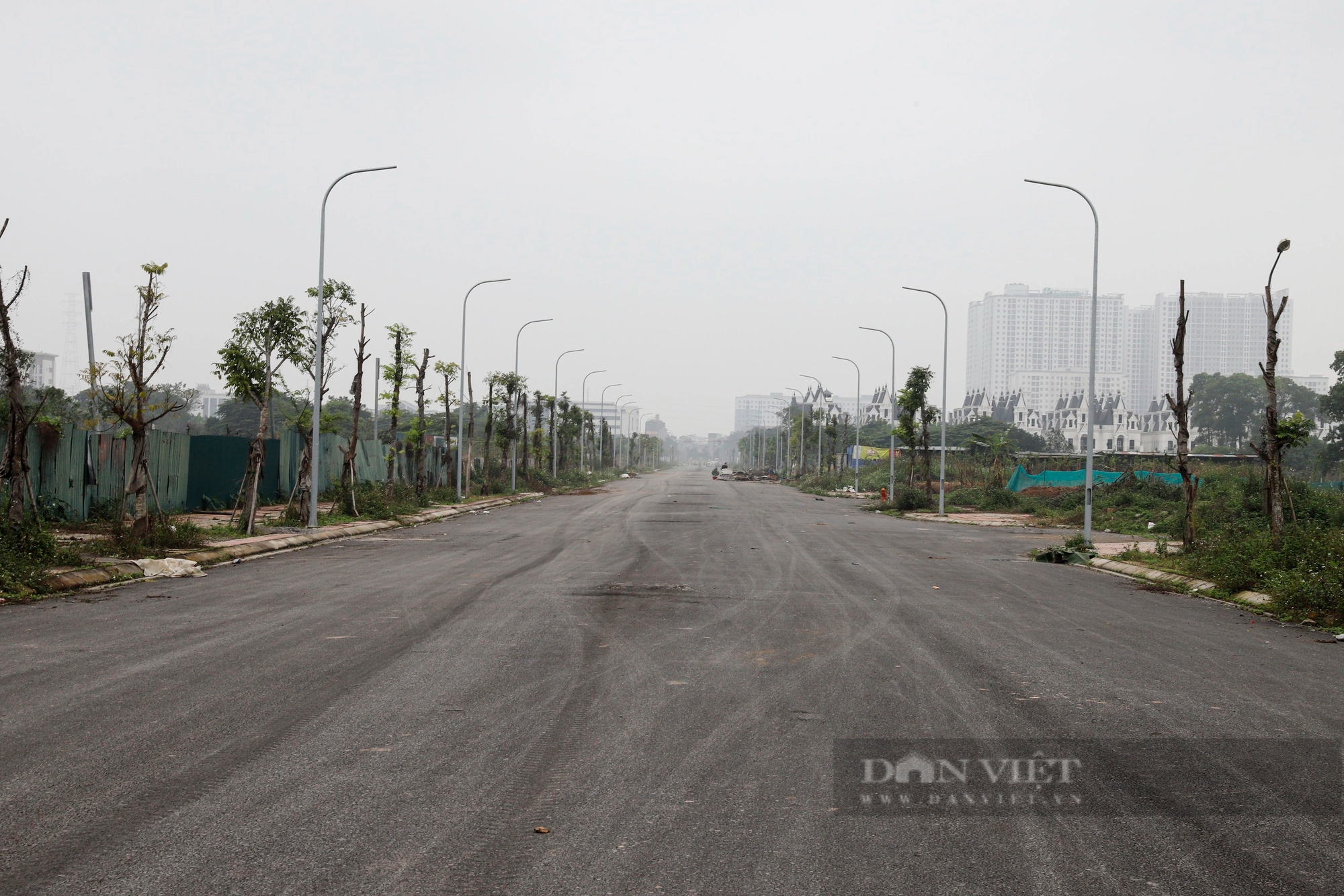 Toàn cảnh tuyến đường dài 1,3 km “lỡ hẹn” gần 2 năm vẫn chưa thể thông xe tại Hà Nội- Ảnh 5.