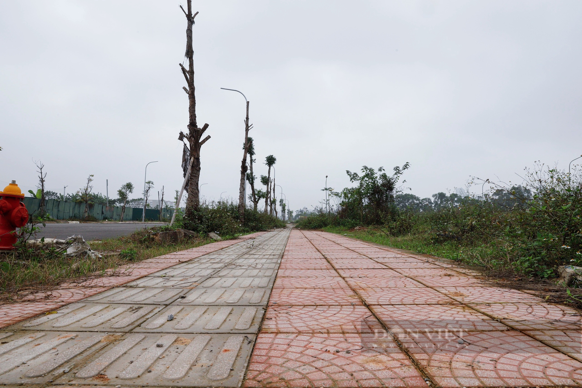Toàn cảnh tuyến đường dài 1,3 km “lỡ hẹn” gần 2 năm vẫn chưa thể thông xe tại Hà Nội- Ảnh 6.