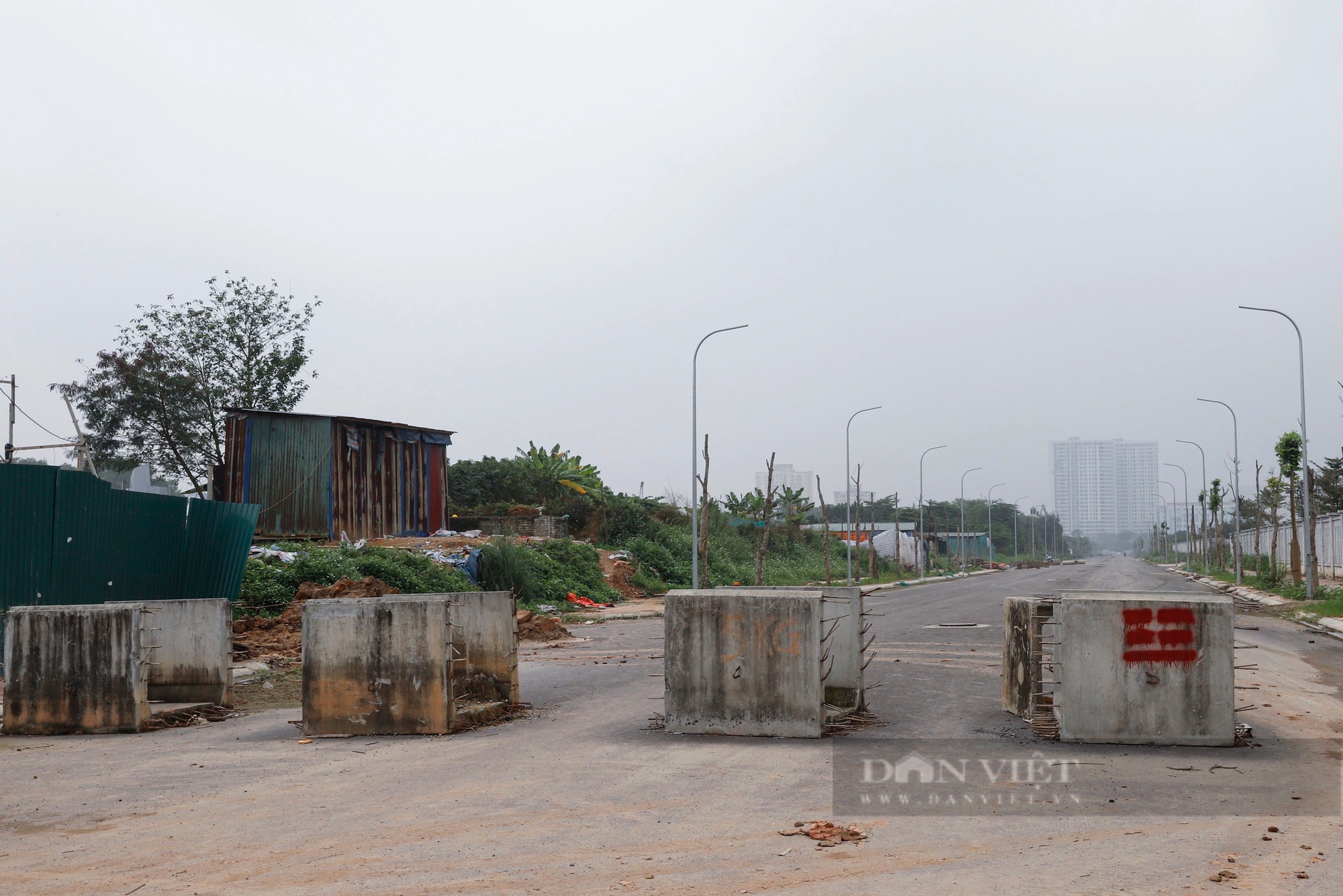 Toàn cảnh tuyến đường dài 1,3 km “lỡ hẹn” gần 2 năm vẫn chưa thể thông xe tại Hà Nội- Ảnh 9.