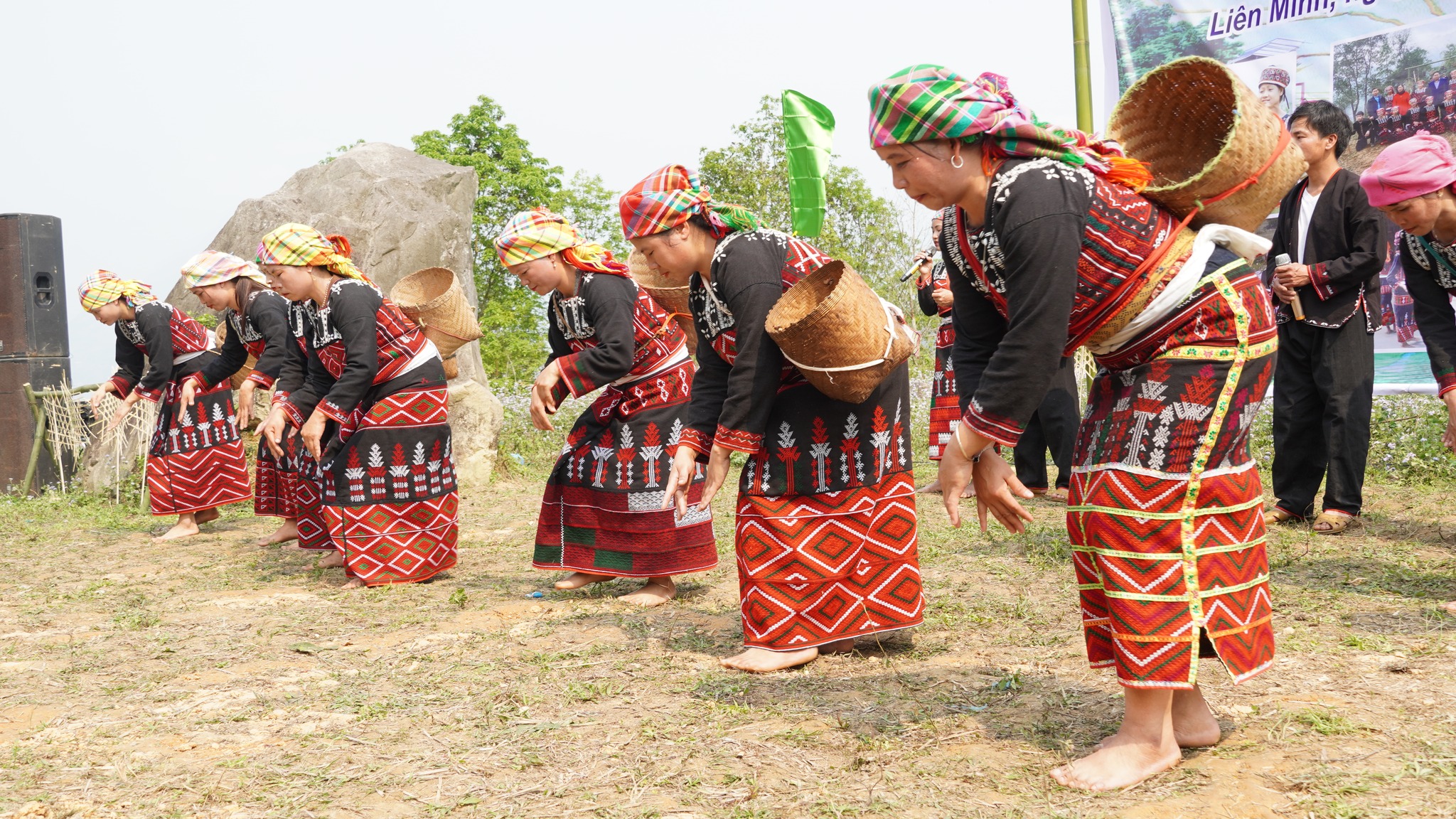 Lễ "Ả nệ ghỉ bá" của đồng bào dân tộc Xa Phó ở Sa Pa?- Ảnh 2.