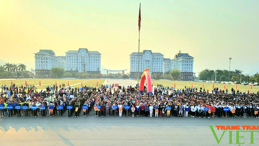 Lai Châu: Gần 3000 người tham gia Ngày chạy Olympic vì sức khỏe toàn dân năm 2024- Ảnh 1.