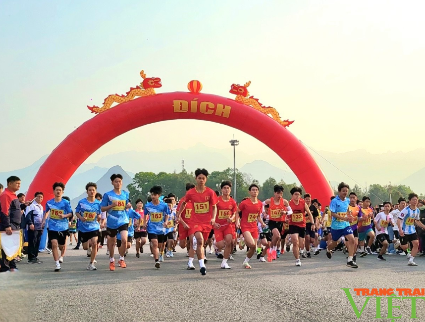 Lai Châu: Gần 3000 người tham gia Ngày chạy Olympic vì sức khỏe toàn dân năm 2024- Ảnh 3.