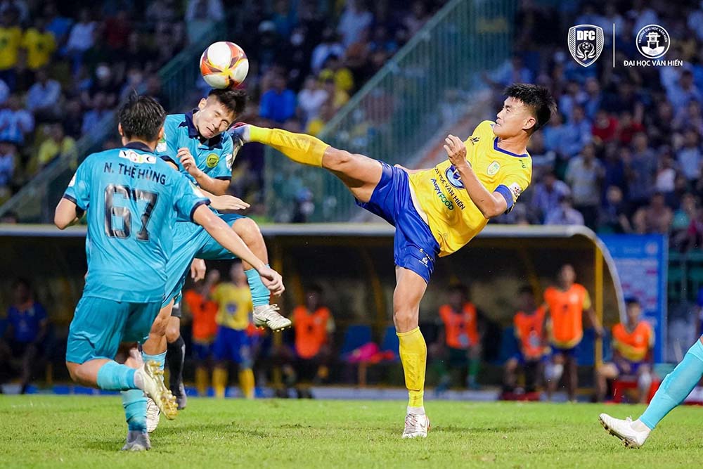 Cựu trung vệ U23 Việt Nam cao 1m88 bất ngờ giải nghệ ở tuổi 31- Ảnh 1.