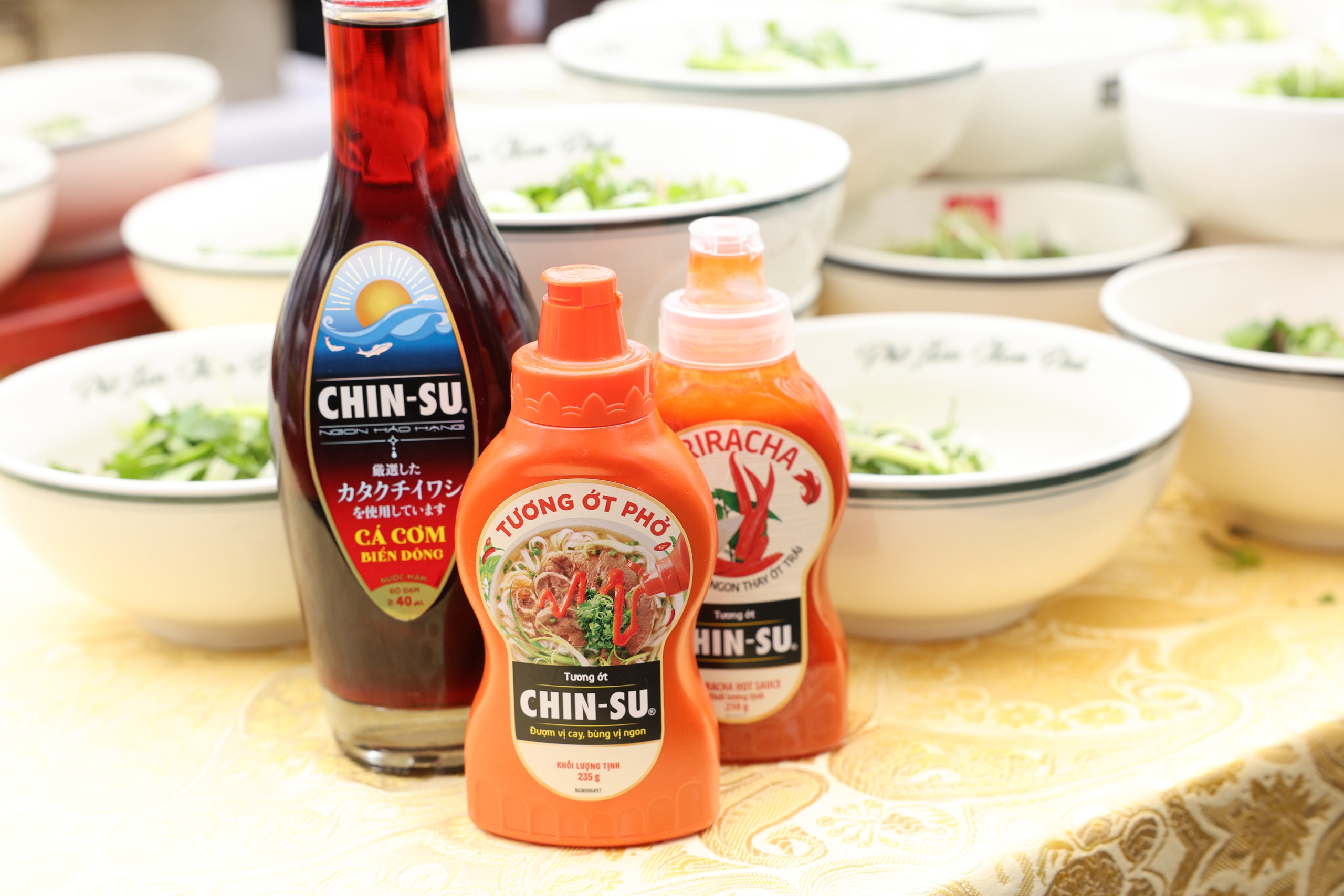 Khách tham gia Festival Phở 2024 tại Nam Định, xuýt xoa với tương ớt CHIN-SU Sriracha- Ảnh 4.