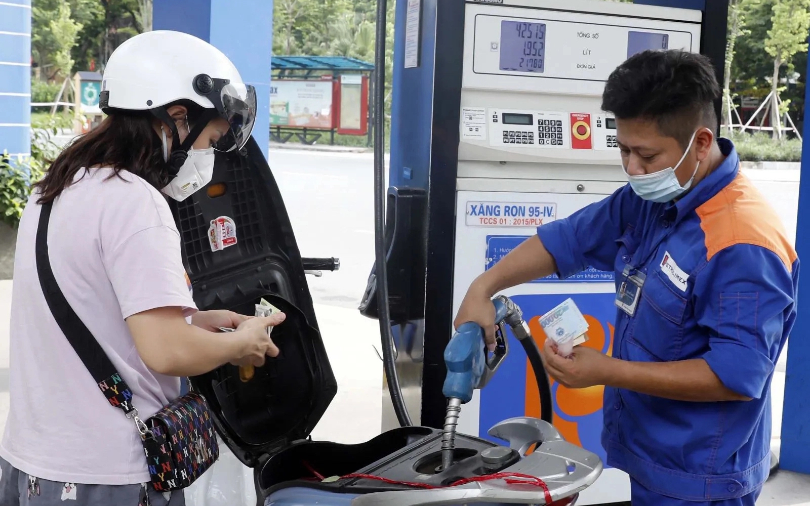 Bộ Công Thương hoả tốc yêu cầu xử lý cửa hàng xăng dầu không xuất hoá đơn điện tử