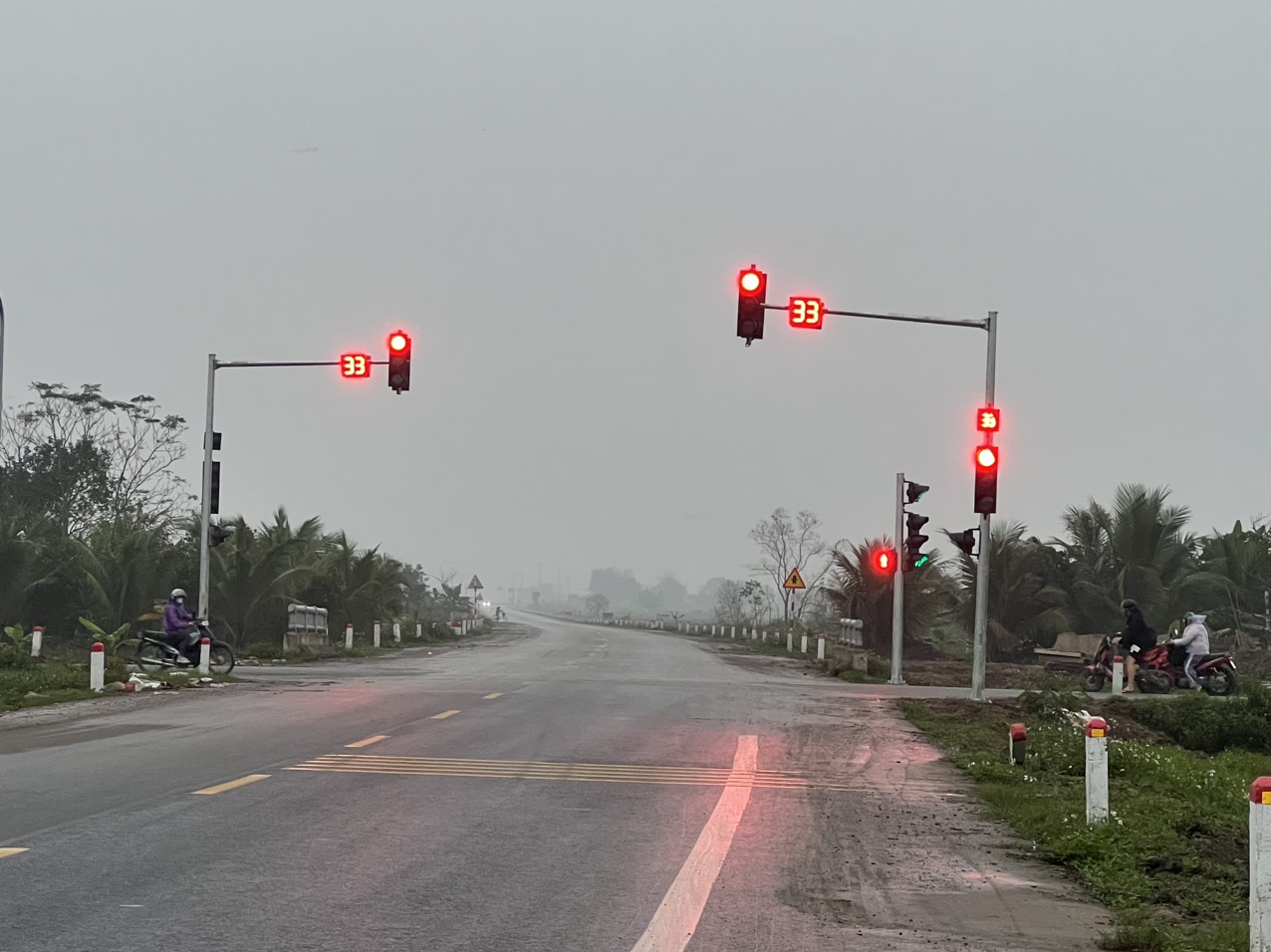 Hải Phòng: Đèn tín hiệu giao thông đã được lắp đặt tại ngã tư "tử thần" sau khi báo Dân Việt phản ánh- Ảnh 2.
