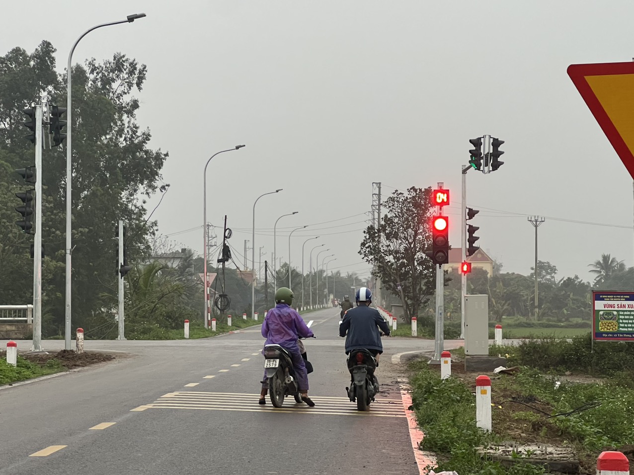 Hải Phòng: Đèn tín hiệu giao thông đã được lắp đặt tại ngã tư "tử thần" sau khi báo Dân Việt phản ánh- Ảnh 3.