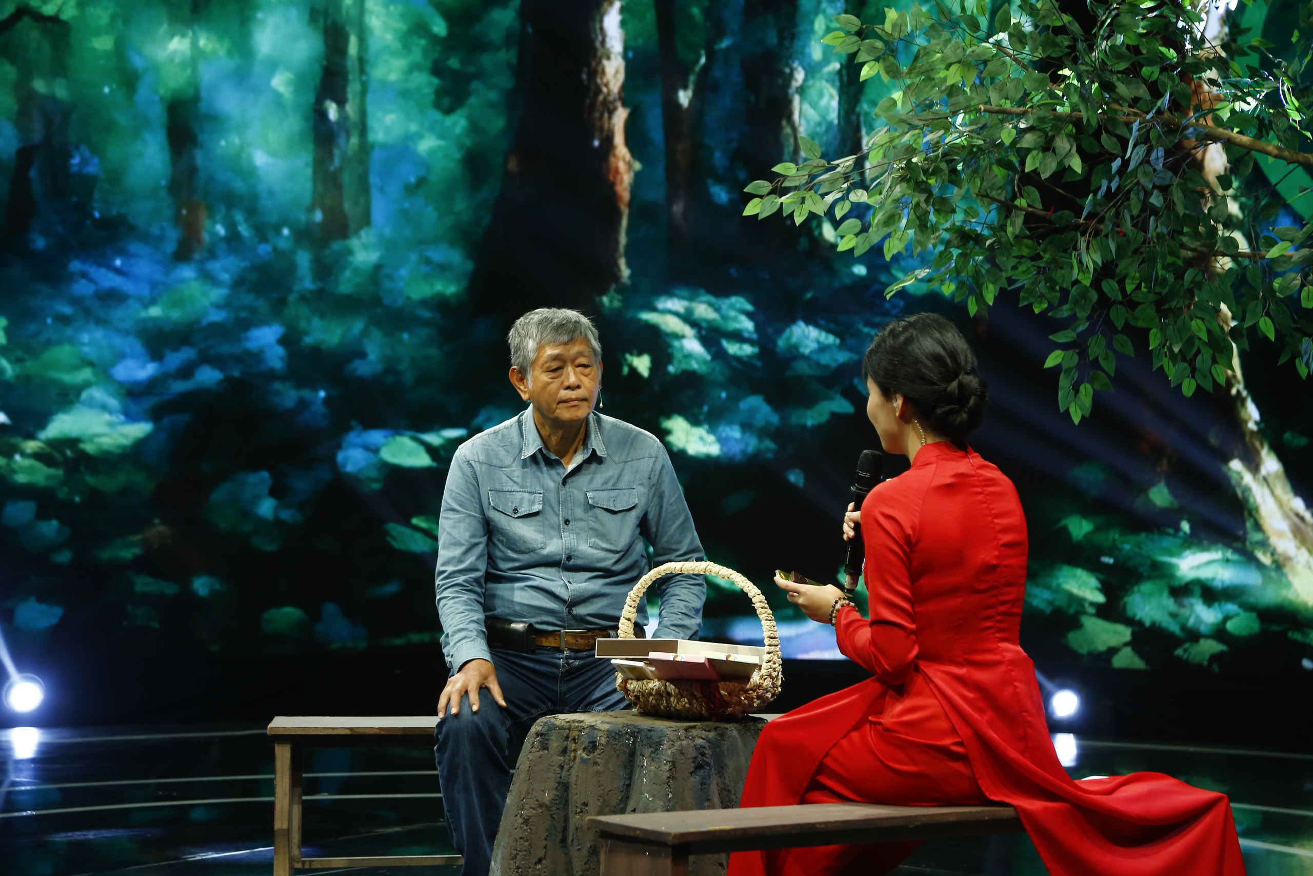 Thái Thùy Linh lần đầu đưa con trai 9 tuổi lên sân khấu, hát về khát vọng nông nghiệp xanh- Ảnh 2.