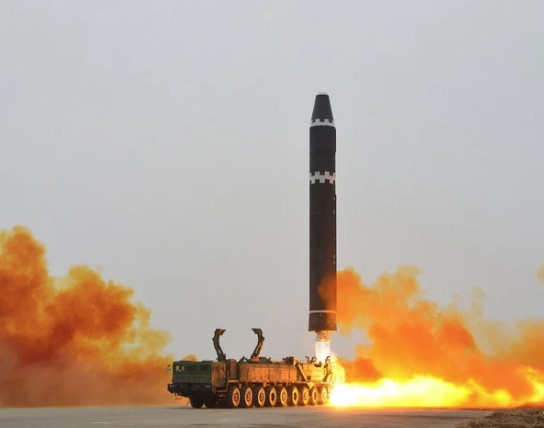 Triều Tiên bắn tên lửa đạn đạo đúng dịp Ngoại trưởng Mỹ đang thăm Hàn Quốc- Ảnh 1.