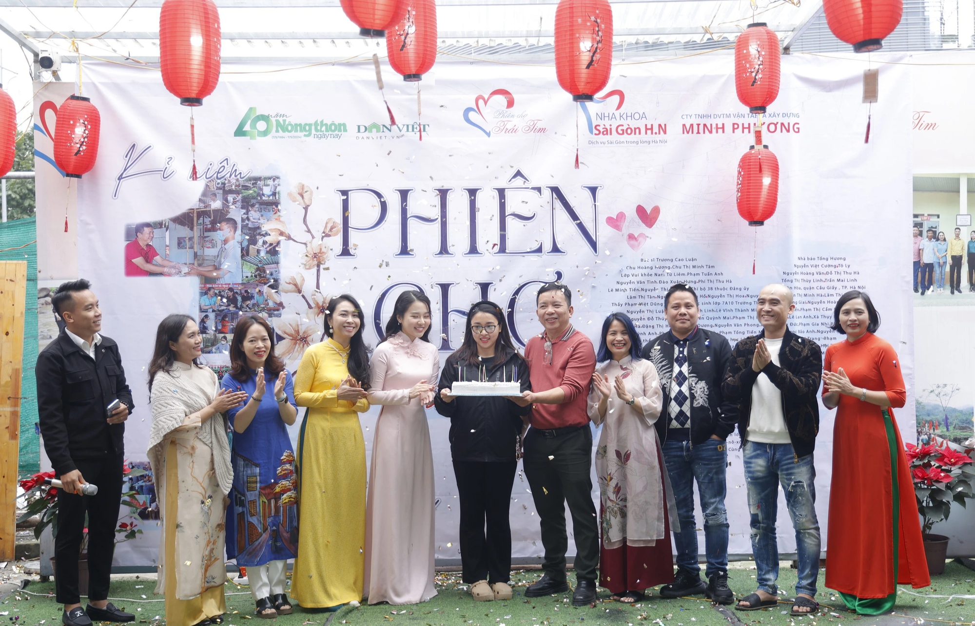 Hoa khôi Áo dài Việt Nam 2023 Đỗ Hà Trang trao tặng 200 suất cơm đến bệnh nhân tại Phiên Chợ Trái Tim- Ảnh 7.