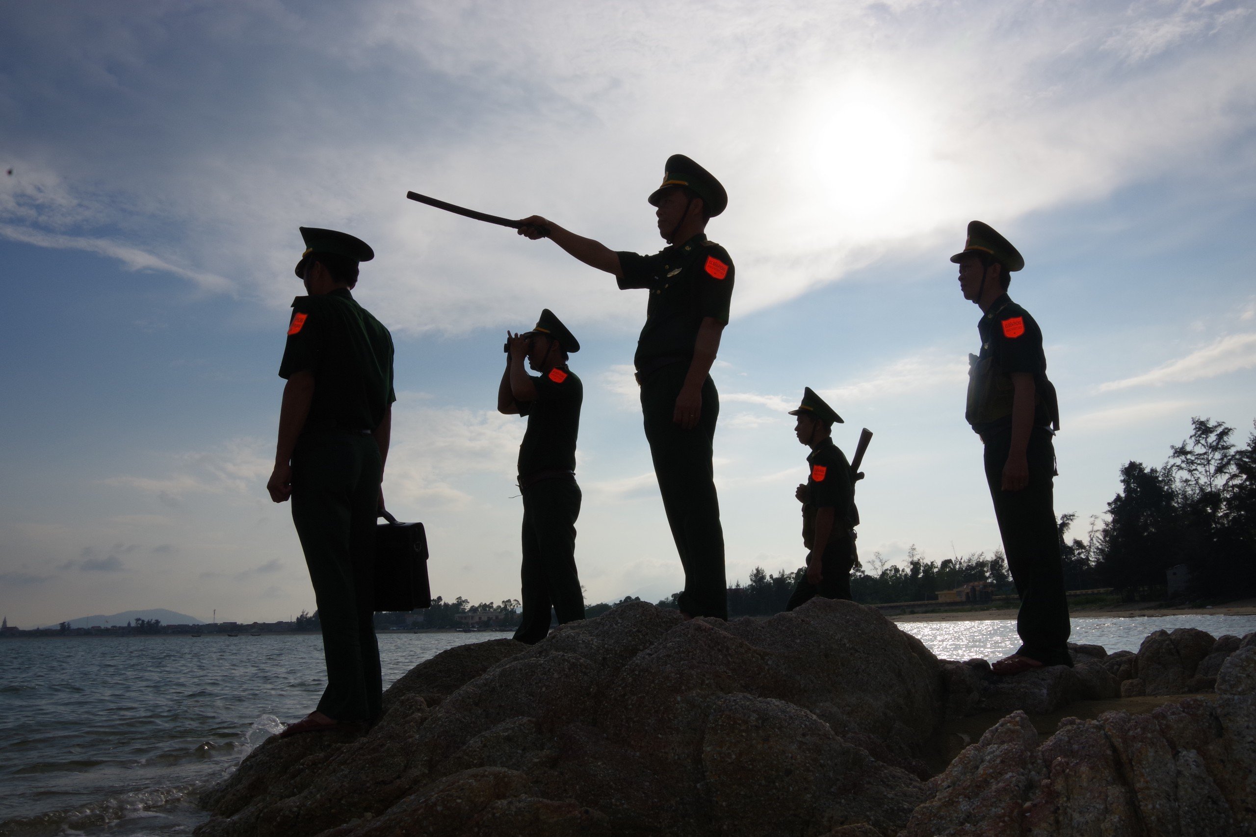 Kỷ niệm 65 năm Ngày truyền thống BĐBP: Những người lính ngày đêm bám biển, lao vào giông bão cứu ngư dân- Ảnh 1.