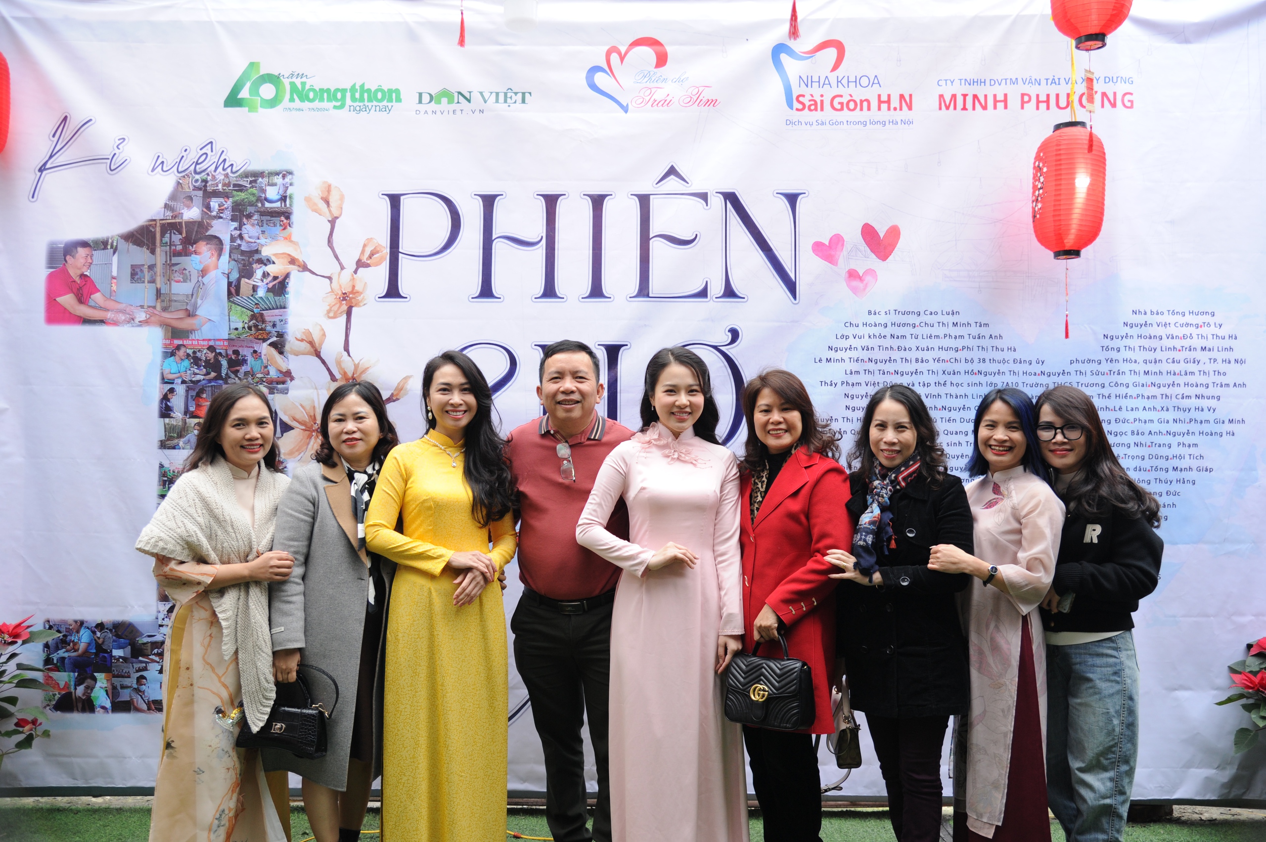 Hoa khôi Áo dài Việt Nam 2023 Đỗ Hà Trang trao tặng 200 suất cơm đến bệnh nhân tại Phiên Chợ Trái Tim- Ảnh 3.