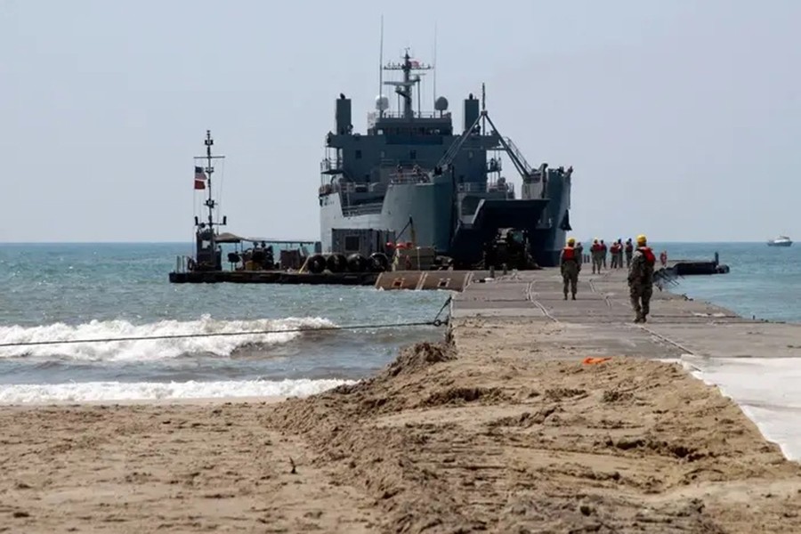 Cận cảnh tàu hỗ trợ hậu cần của lục quân Mỹ dựng bến nổi ở Gaza để đưa hàng viện trợ- Ảnh 10.
