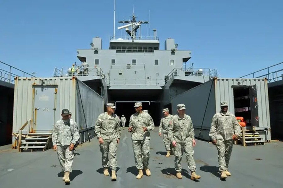 Cận cảnh tàu hỗ trợ hậu cần của lục quân Mỹ dựng bến nổi ở Gaza để đưa hàng viện trợ- Ảnh 16.