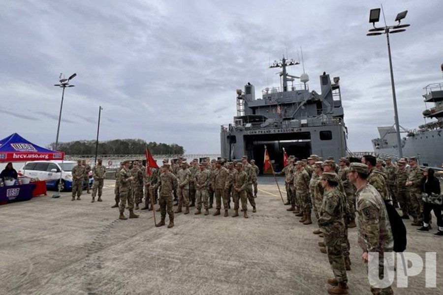 Cận cảnh tàu hỗ trợ hậu cần của lục quân Mỹ dựng bến nổi ở Gaza để đưa hàng viện trợ- Ảnh 2.