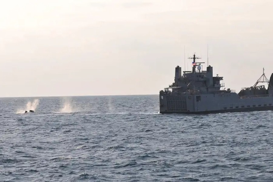 Cận cảnh tàu hỗ trợ hậu cần của lục quân Mỹ dựng bến nổi ở Gaza để đưa hàng viện trợ- Ảnh 3.
