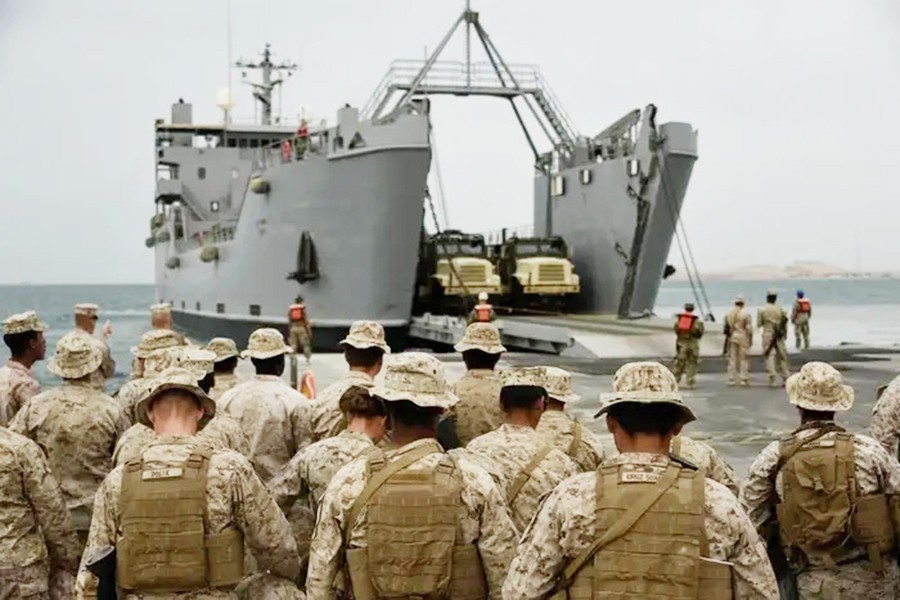 Cận cảnh tàu hỗ trợ hậu cần của lục quân Mỹ dựng bến nổi ở Gaza để đưa hàng viện trợ- Ảnh 7.