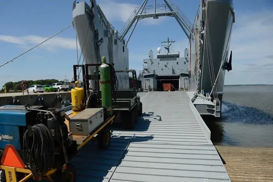 Cận cảnh tàu hỗ trợ hậu cần của lục quân Mỹ dựng bến nổi ở Gaza để đưa hàng viện trợ- Ảnh 9.