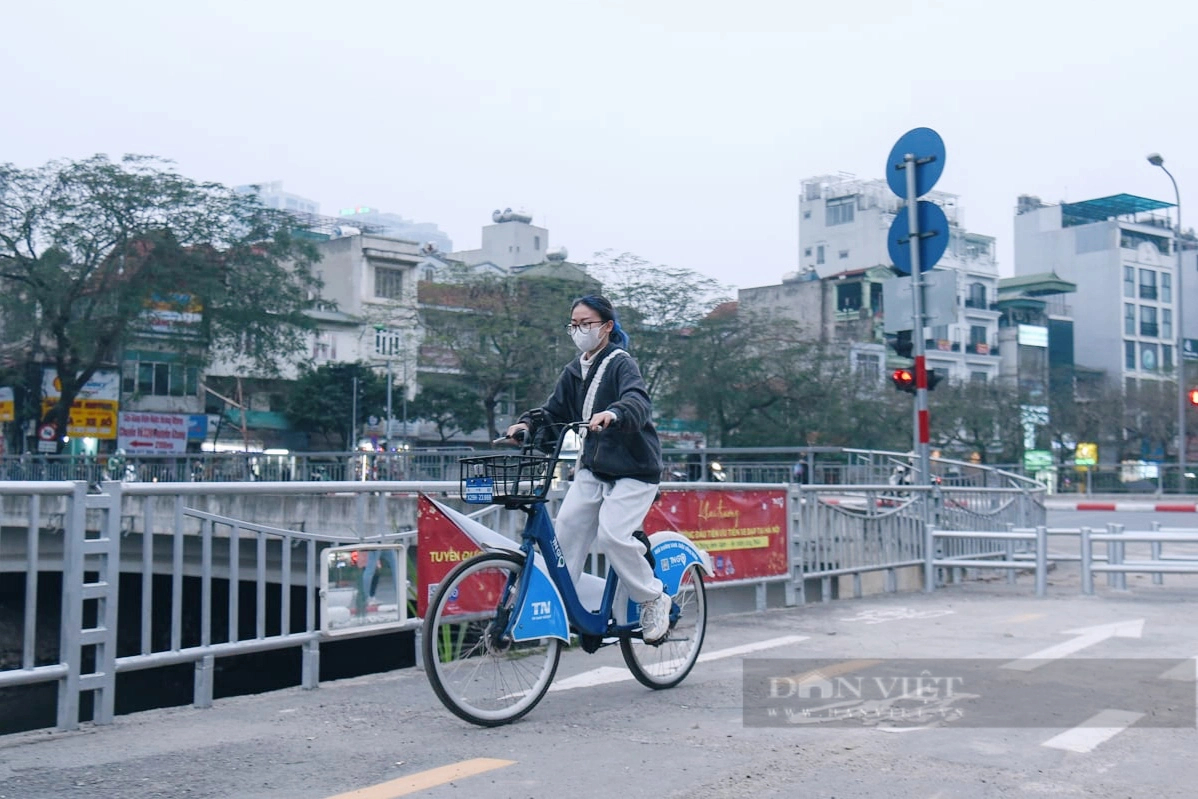 Người cao tuổi gặp khó khi sử dụng xe đạp công cộng ở Hà Nội- Ảnh 7.