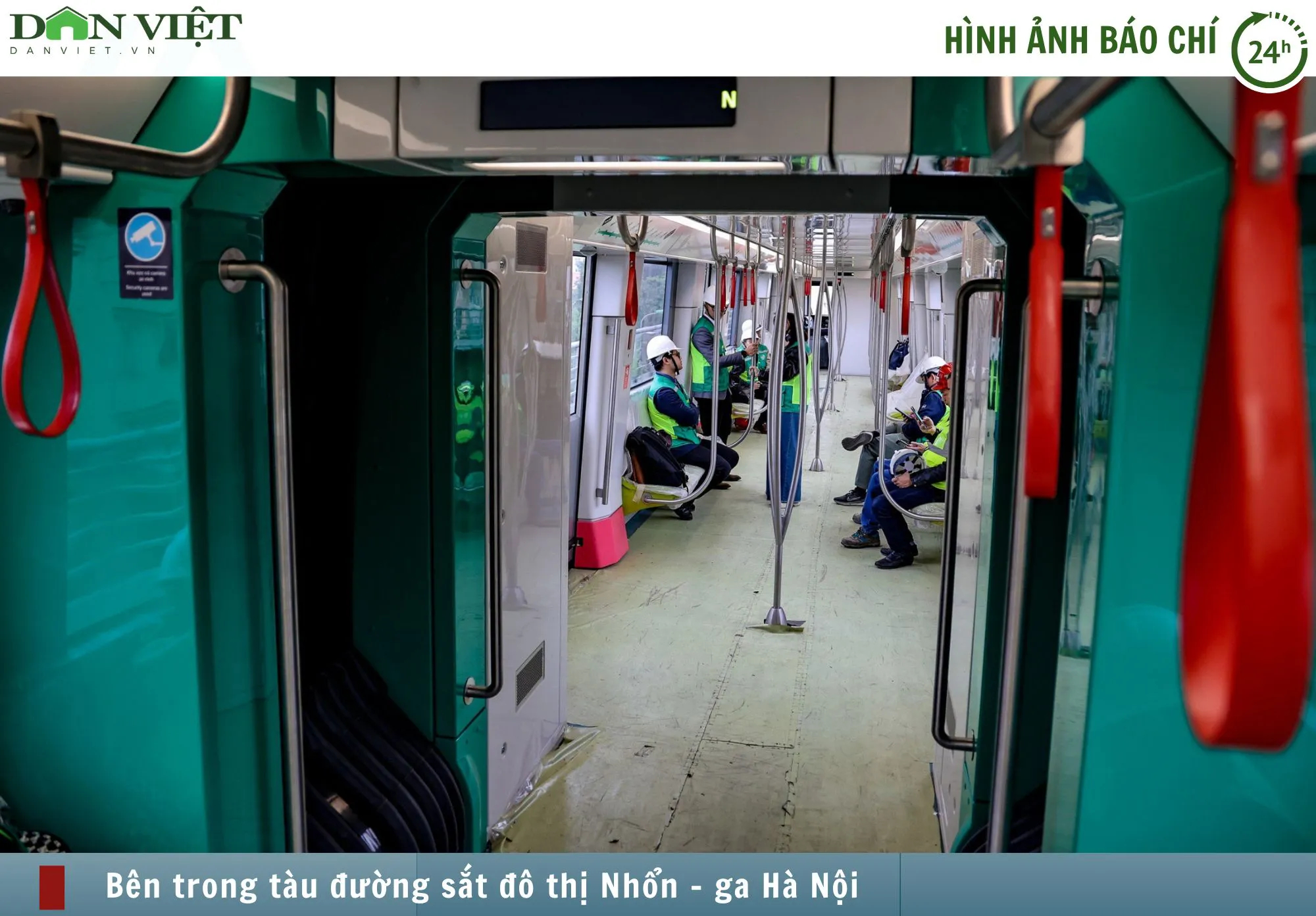 Hình ảnh báo chí 24h: Bên trong tàu đường sắt đô thị Nhổn - ga Hà Nội- Ảnh 1.