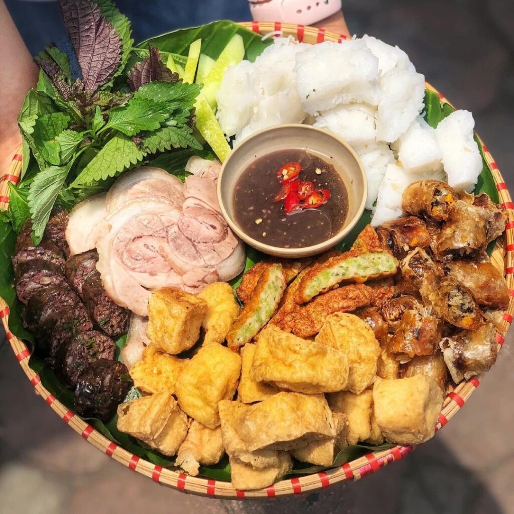 Bánh đậu xanh Hải Dương, tiết canh, bún đậu mắm tôm và 42 đặc sản Việt Nam "bỗng dưng muốn khóc"- Ảnh 3.