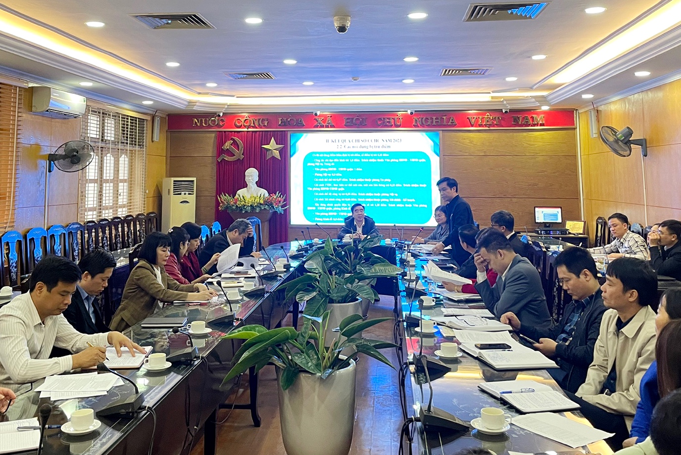 Quận Thanh Xuân triển khai giải pháp khắc phục các tồn tại hạn chế trong cải cách hành chính- Ảnh 1.